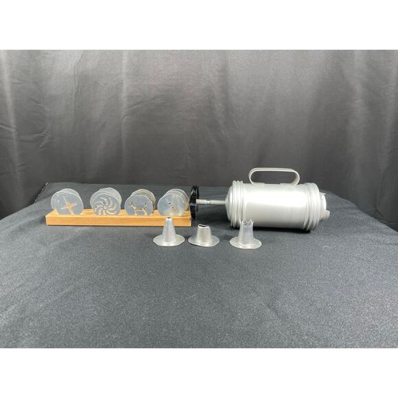 Vintage Bakeware Mirro Cookie or Pastry Press 12 Discs & 3 Tips, Creative Baking - Picture 1 of 6